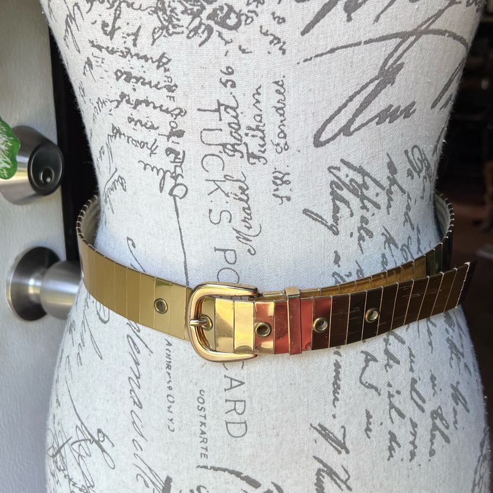 VTG Retro Pat Pend gold tone metal reflective belt size XS/Small.